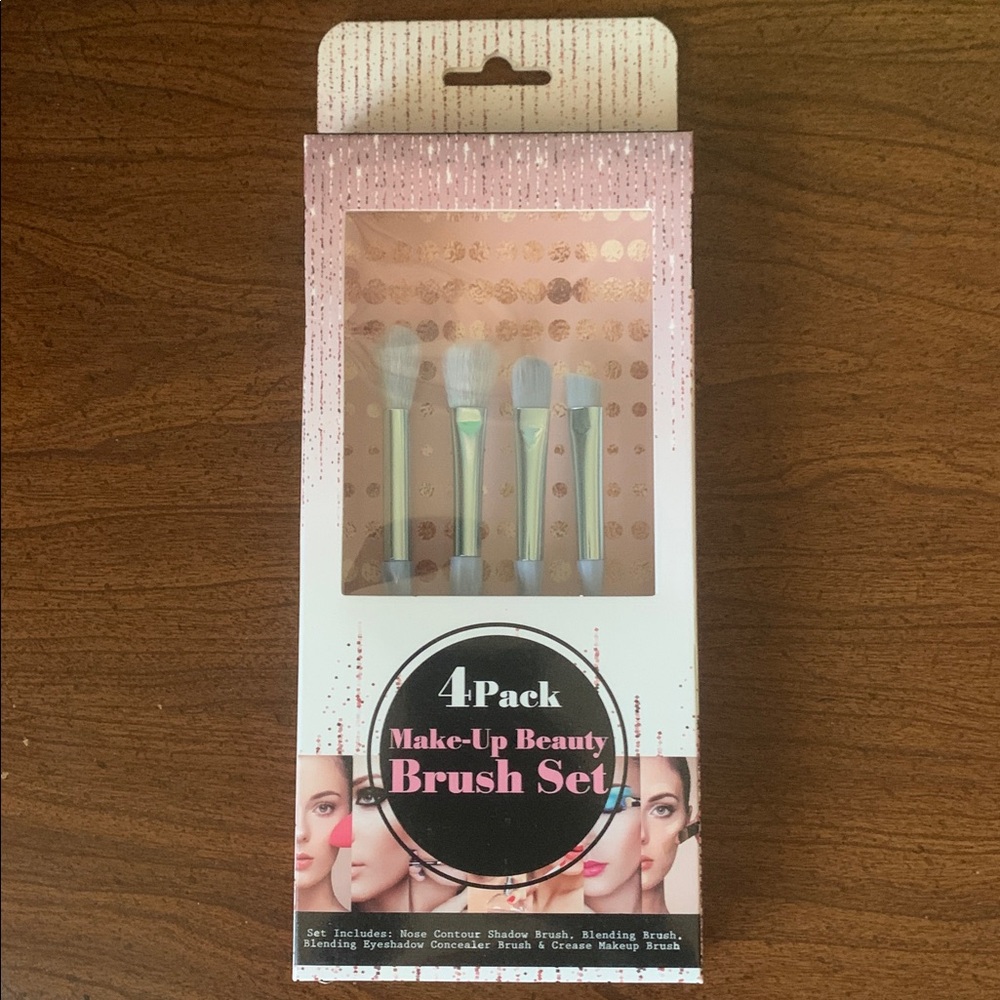 It’s bundle time! NWOT Malibu Glitz Eye Palette #06 & 4 Pack Make-Up Brush Set - Picture 3 of 4